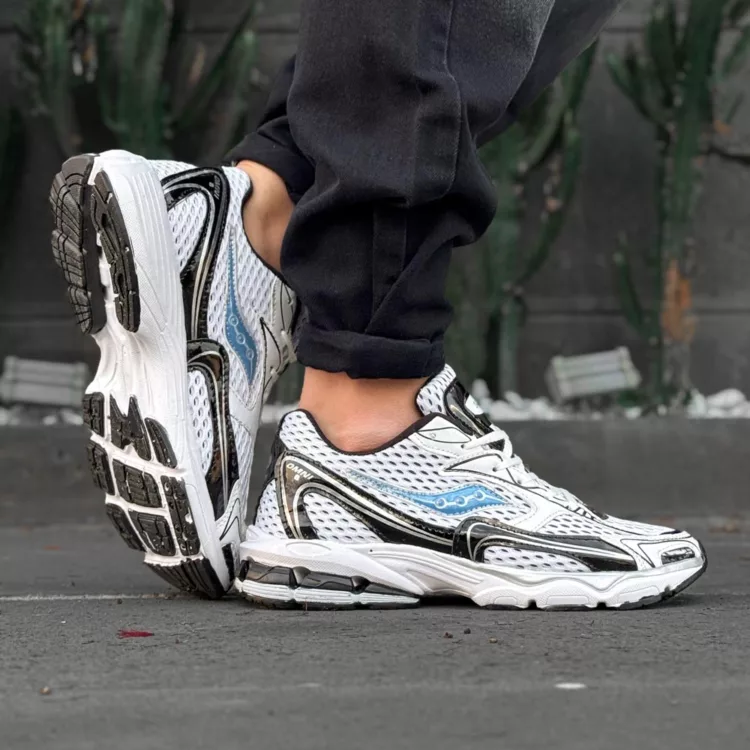 کتانی مردانه saucony سفید کد 29830