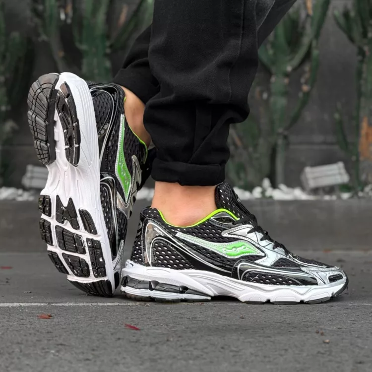 کتانی مردانه saucony مشکی کد 29832